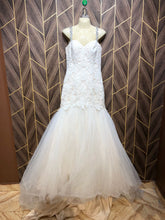 Beautiful Bridal Dress Size Large Long Tail See in pic & Video