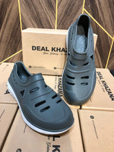 Women Comfortable Crocs Size 9 shoes