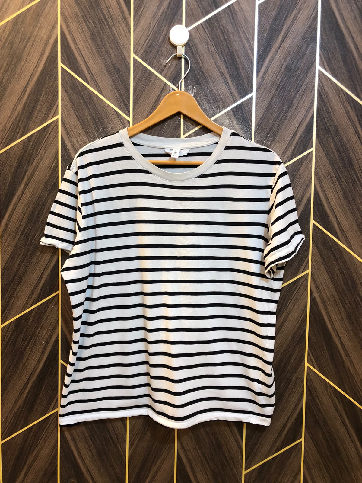 T-Shirt Jersey Medium Size Length 23 baggy