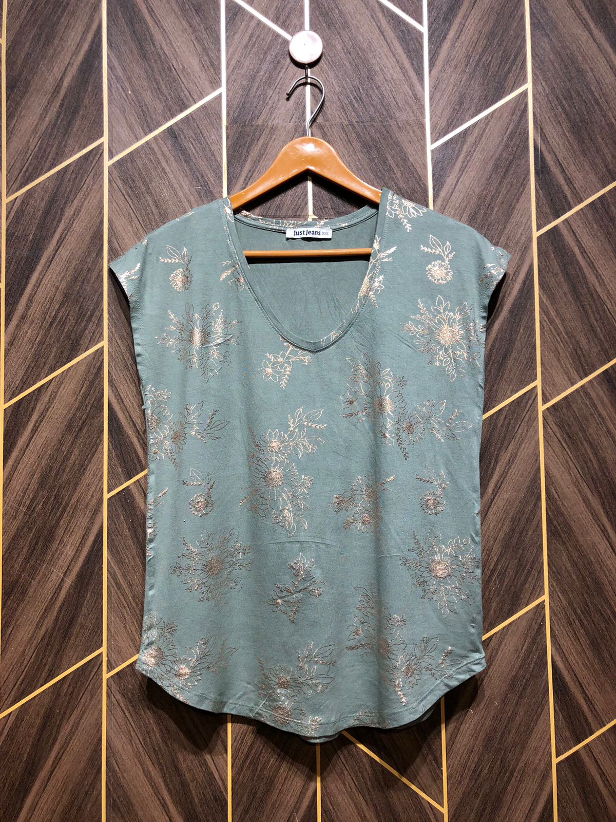 T-Shirt Jersey Small to Medium Size Length 25