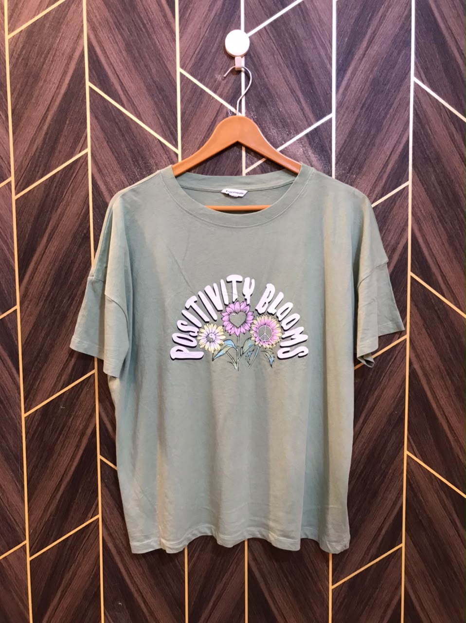 T-Shirt Jersey Medium Size Length 26  baggy