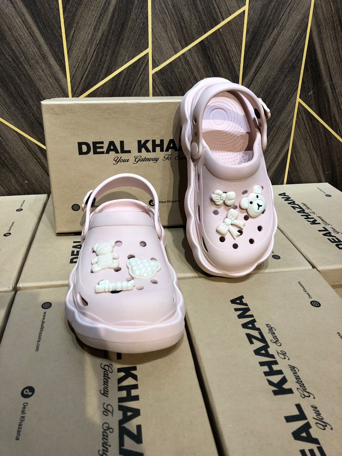 Women Comfortable Crocs Size 5