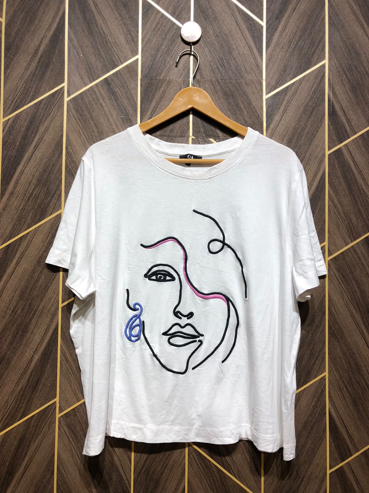 T-Shirt Jersey Medium to Large Size Length 25 baggy
