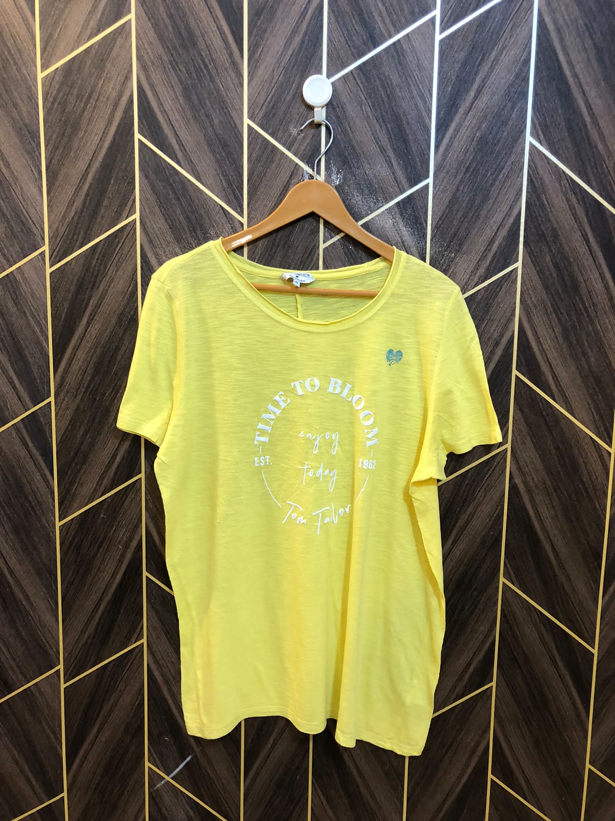 T-Shirt Jersey X Large Size  Length 28