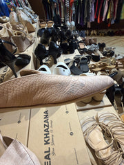 Beautiful Pump Size 37/7 Minor Stain see in pic