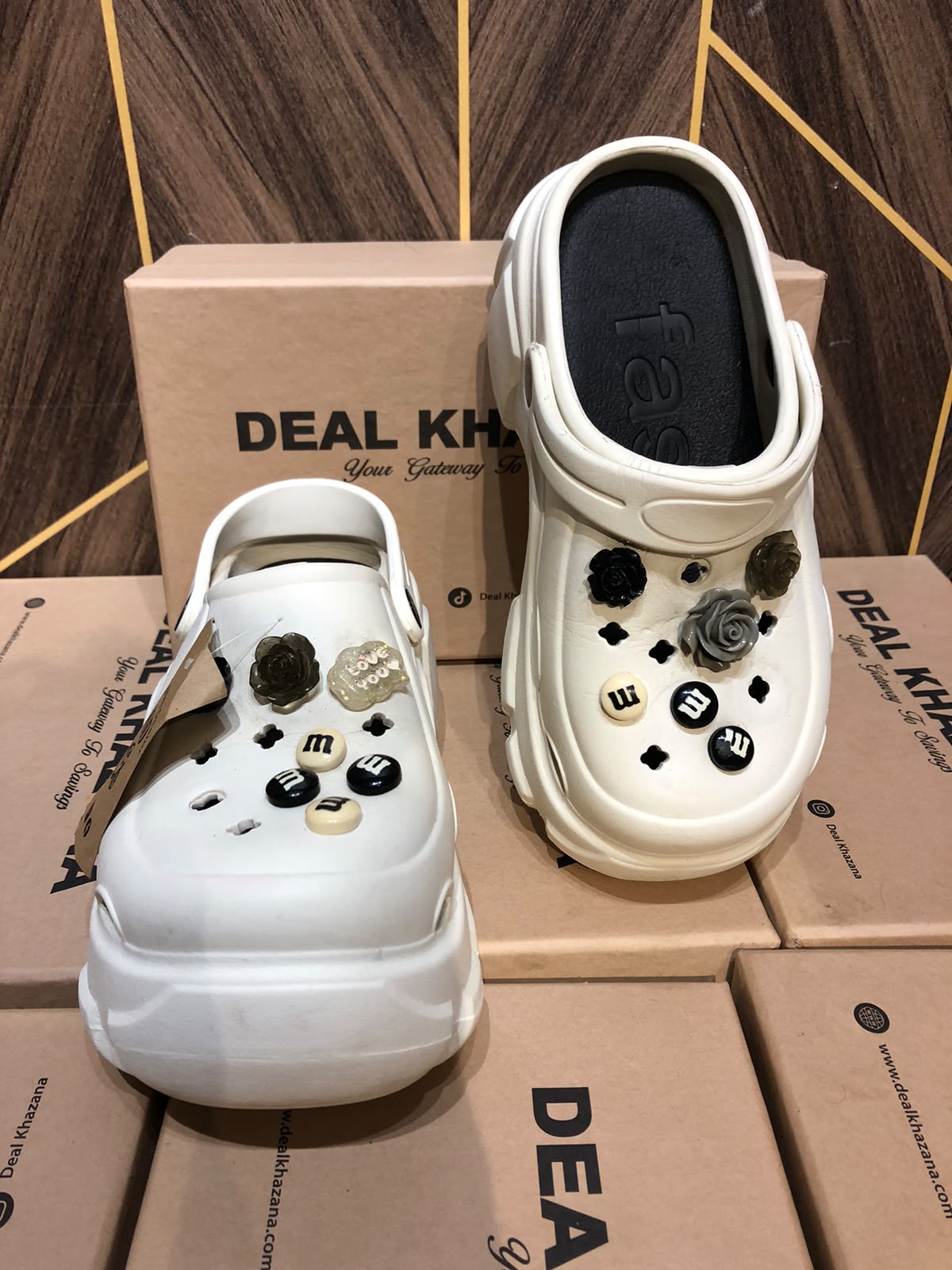 Women Comfortable Crocs Size 6