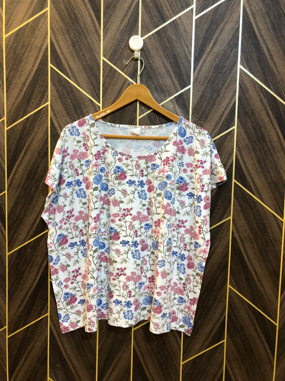 T-Shirt Jersey Medium Size Length  23 baggy