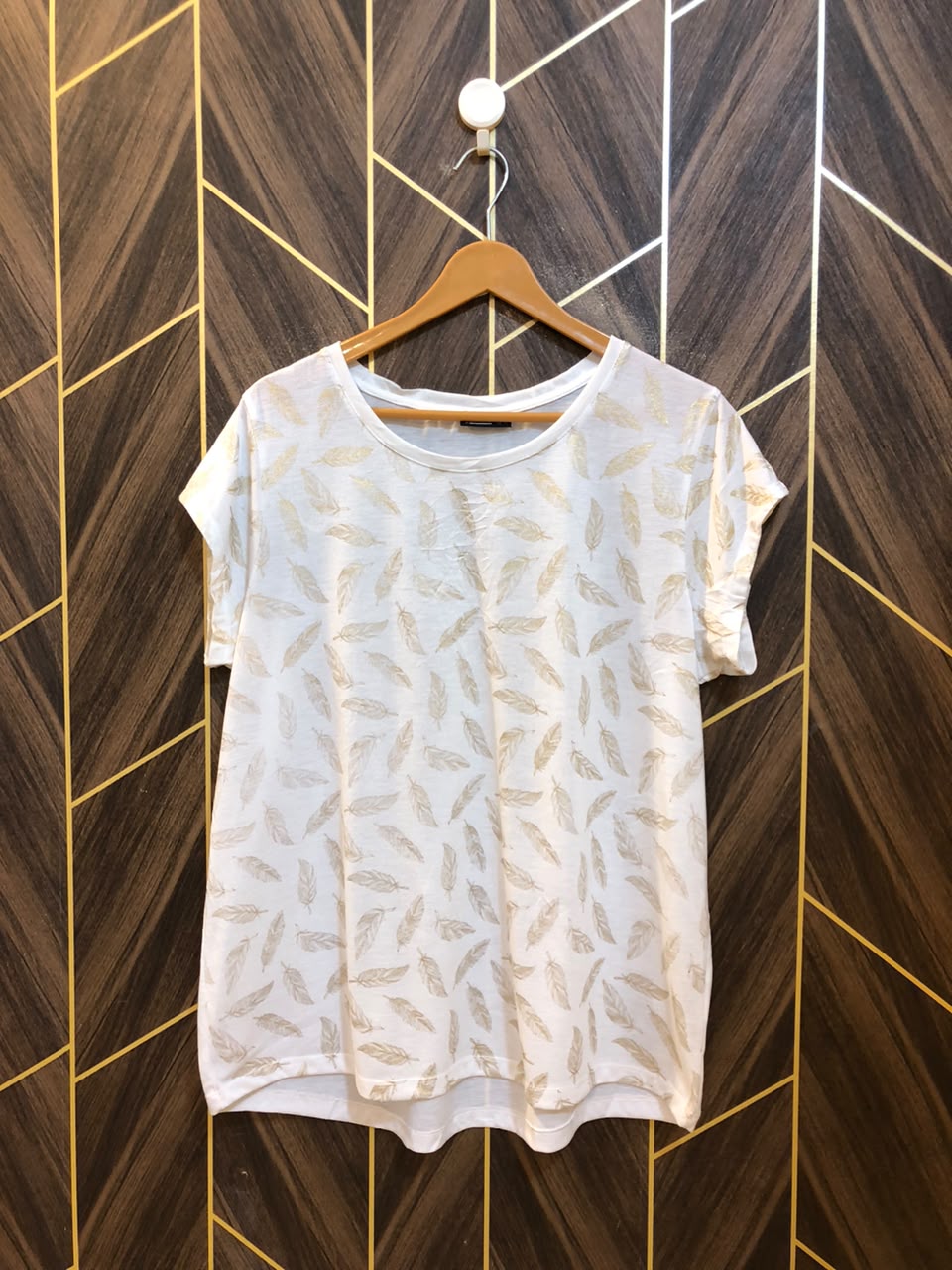 T-Shirt Jersey Medium to Large Size Length 28