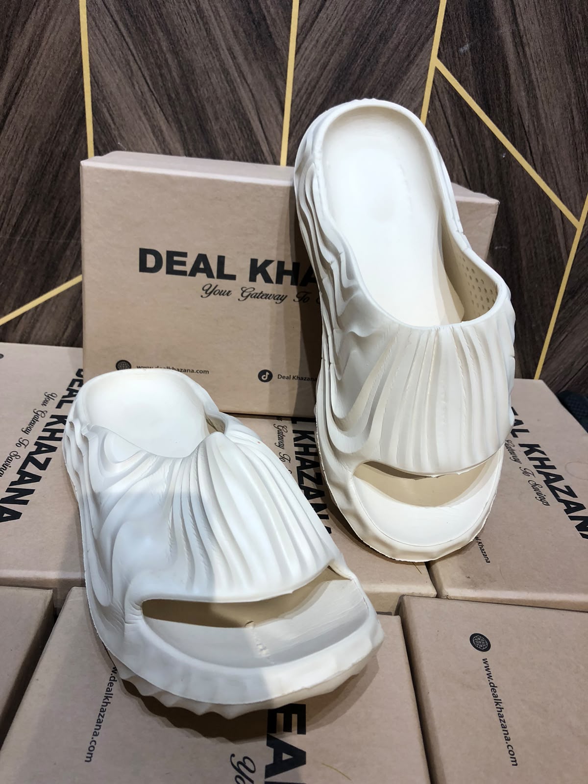 Women Comfortable Slippers Size 10 Minor damage