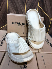 Women Comfortable Slippers Size 10 Minor damage