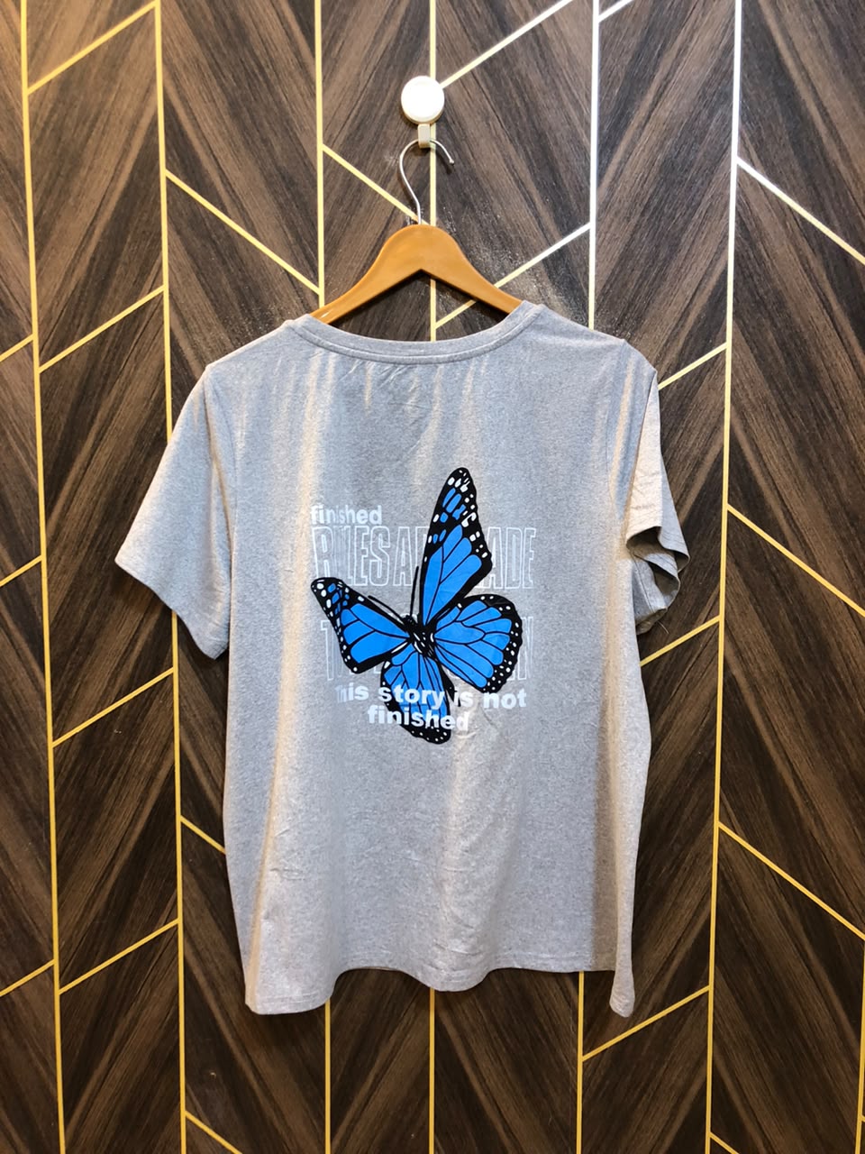T-Shirt Jersey Medium Size Length 26  baggy