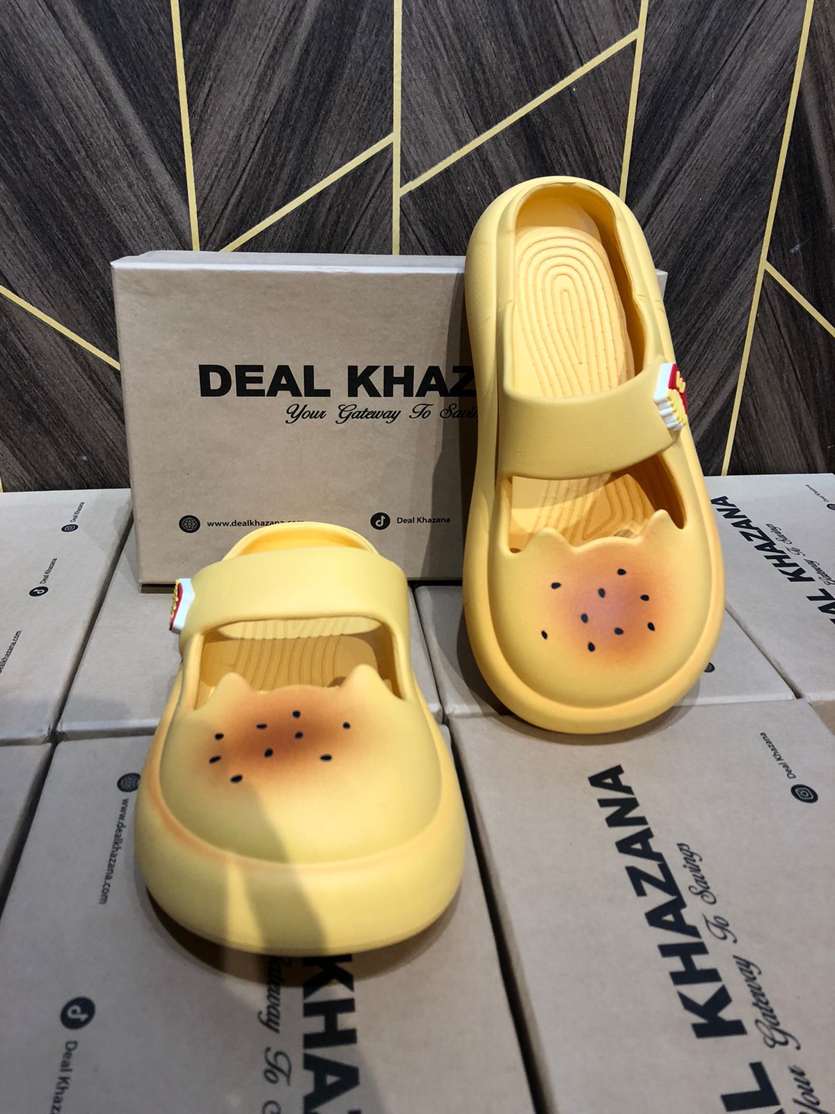 Women Comfortable Crocs Size 6