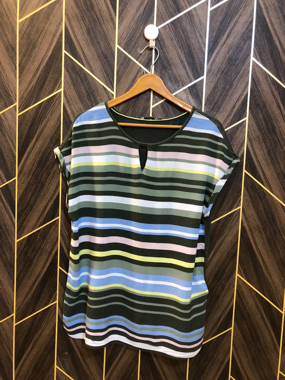 T-Shirt Jersey Small to Medium Size Length 27