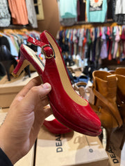 Red Heel Size 5 num Seen in pic