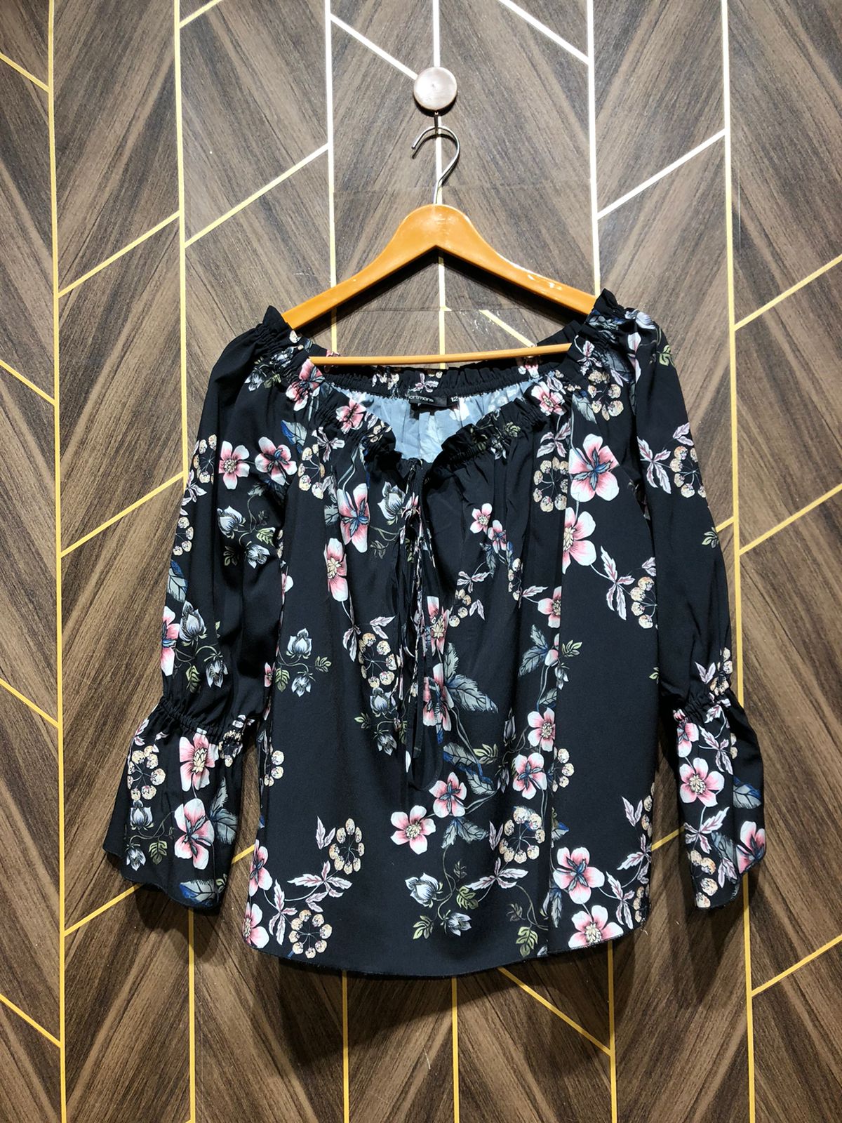 Western Top Chiffon off shoulder – Medium Size (Chest: 19, Length: 24 )