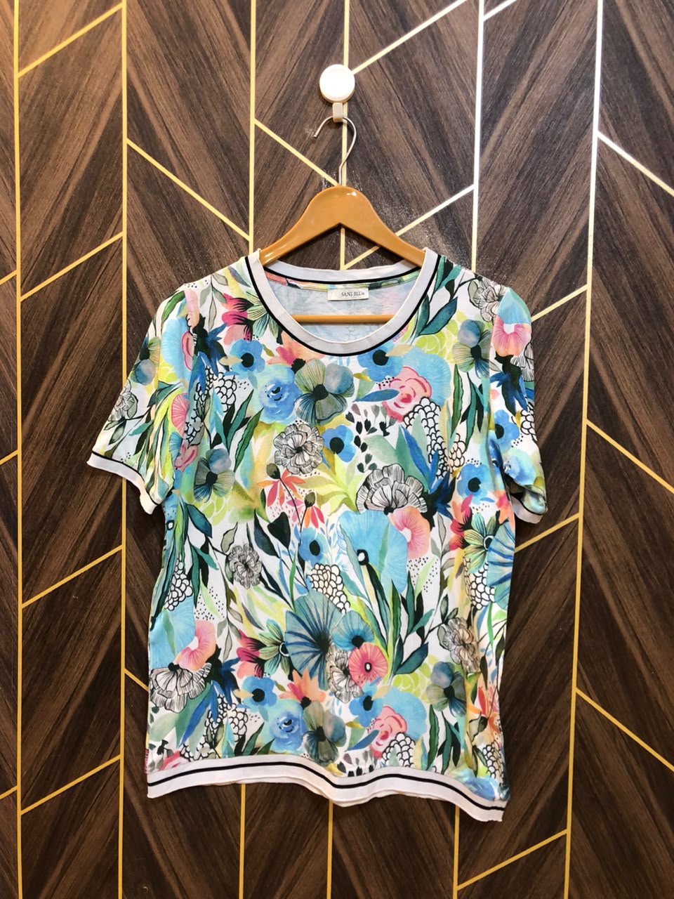 T-Shirt Jersey Medium to Large Size Length 24