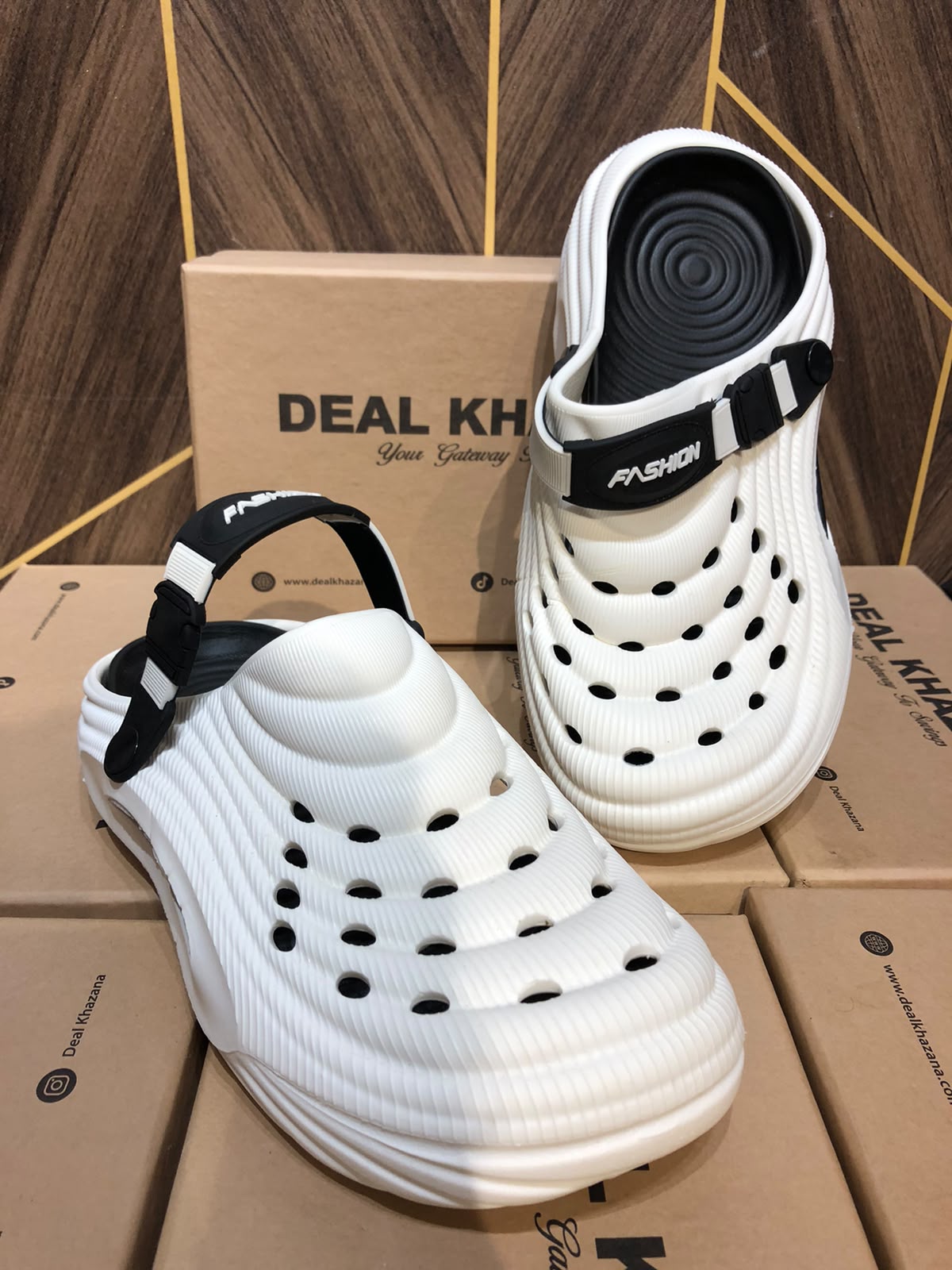 Women Comfortable Crocs Size 10