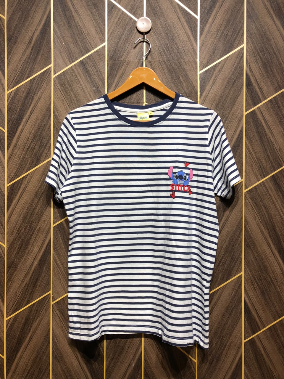 T-Shirt Jersey Medium Size Length 26  baggy