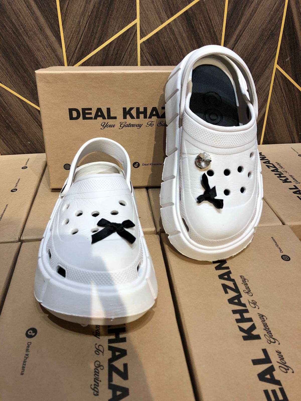 Women Comfortable Crocs Size 6