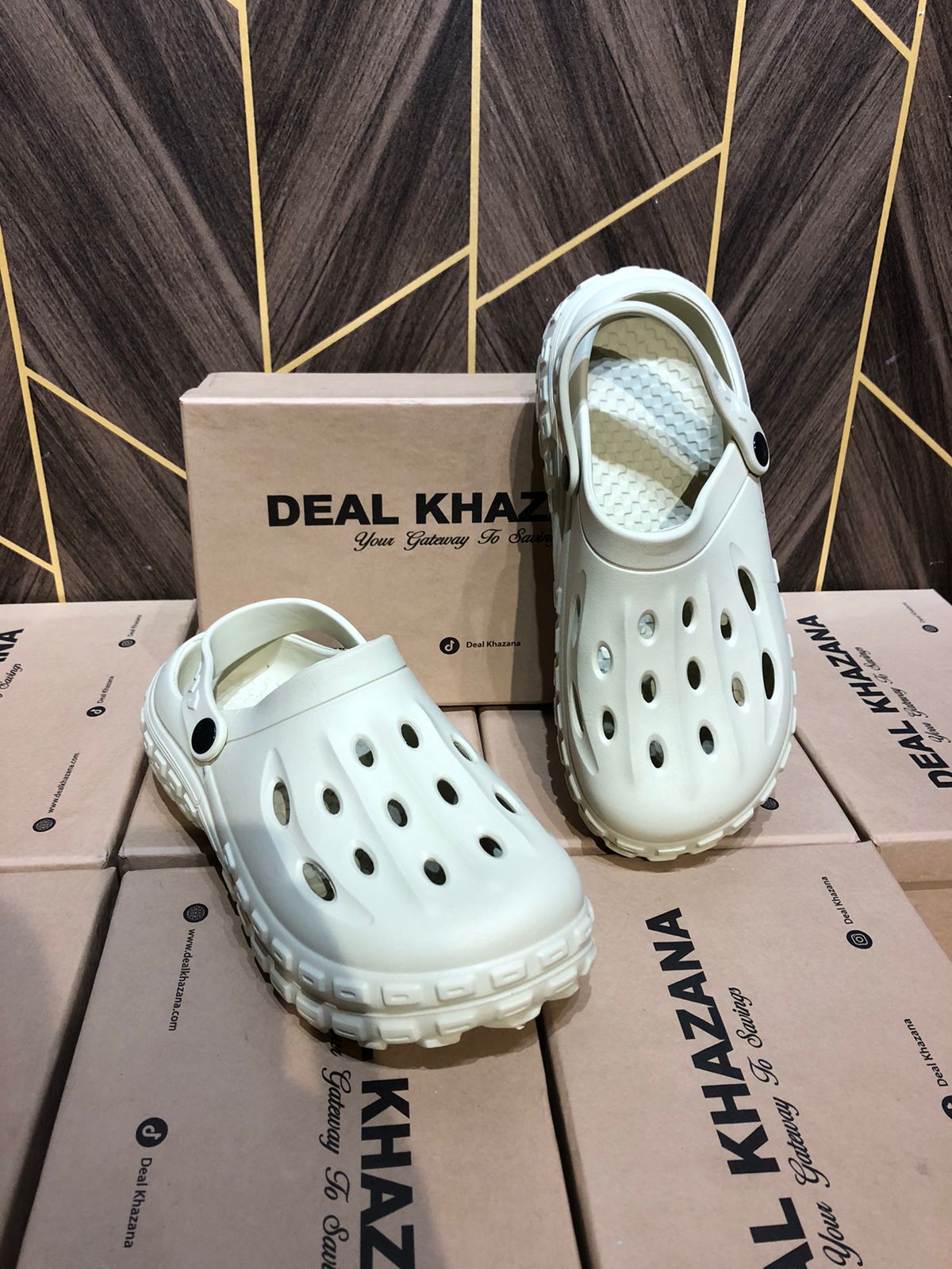 Women Comfortable Crocs Size 8