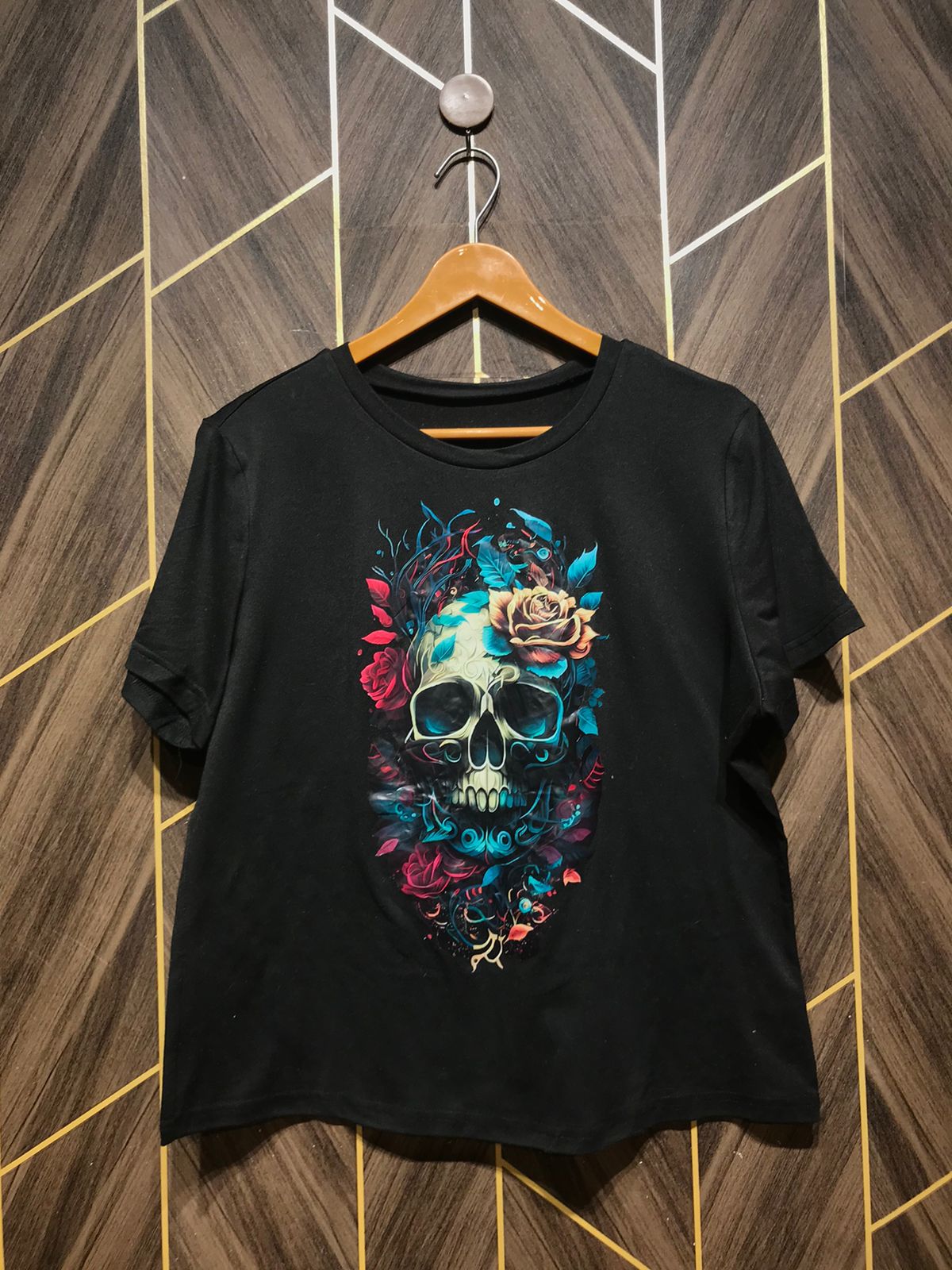 T-Shirt Jersey Medium Size Length 23   baggy
