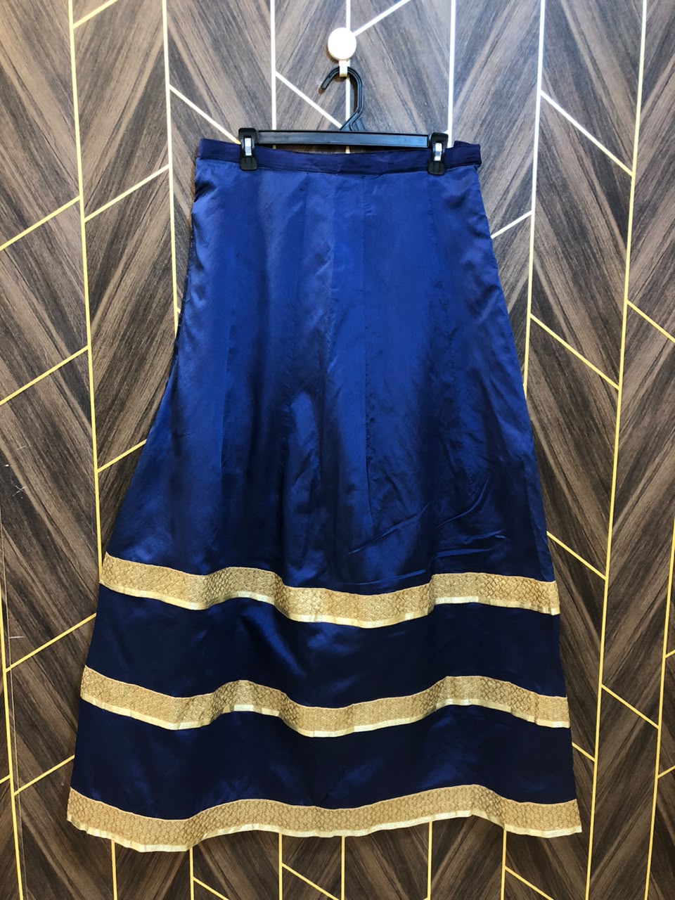 Women Skirts Silk Medium | Size Waist 30 | Length 42