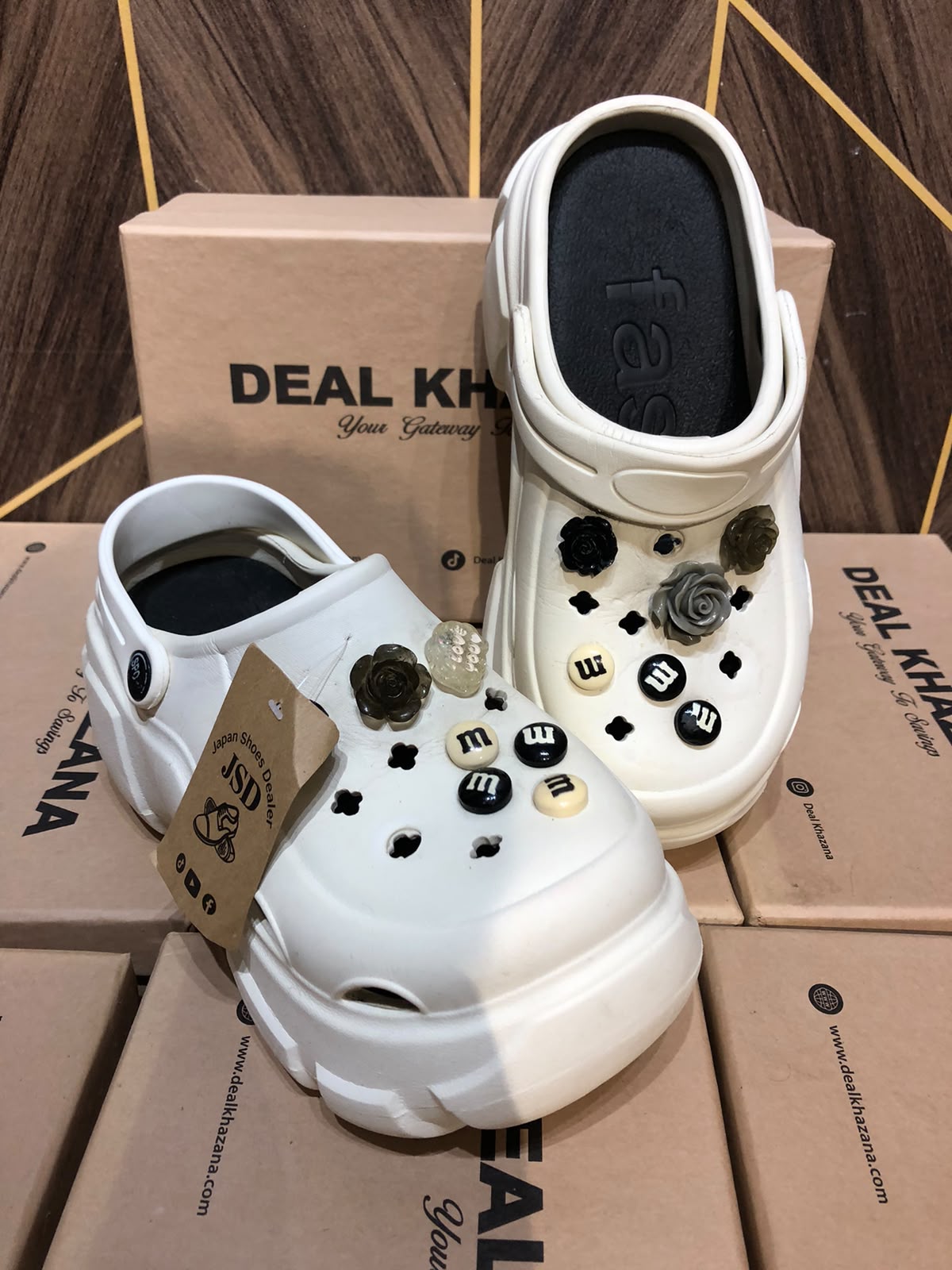 Women Comfortable Crocs Size 6