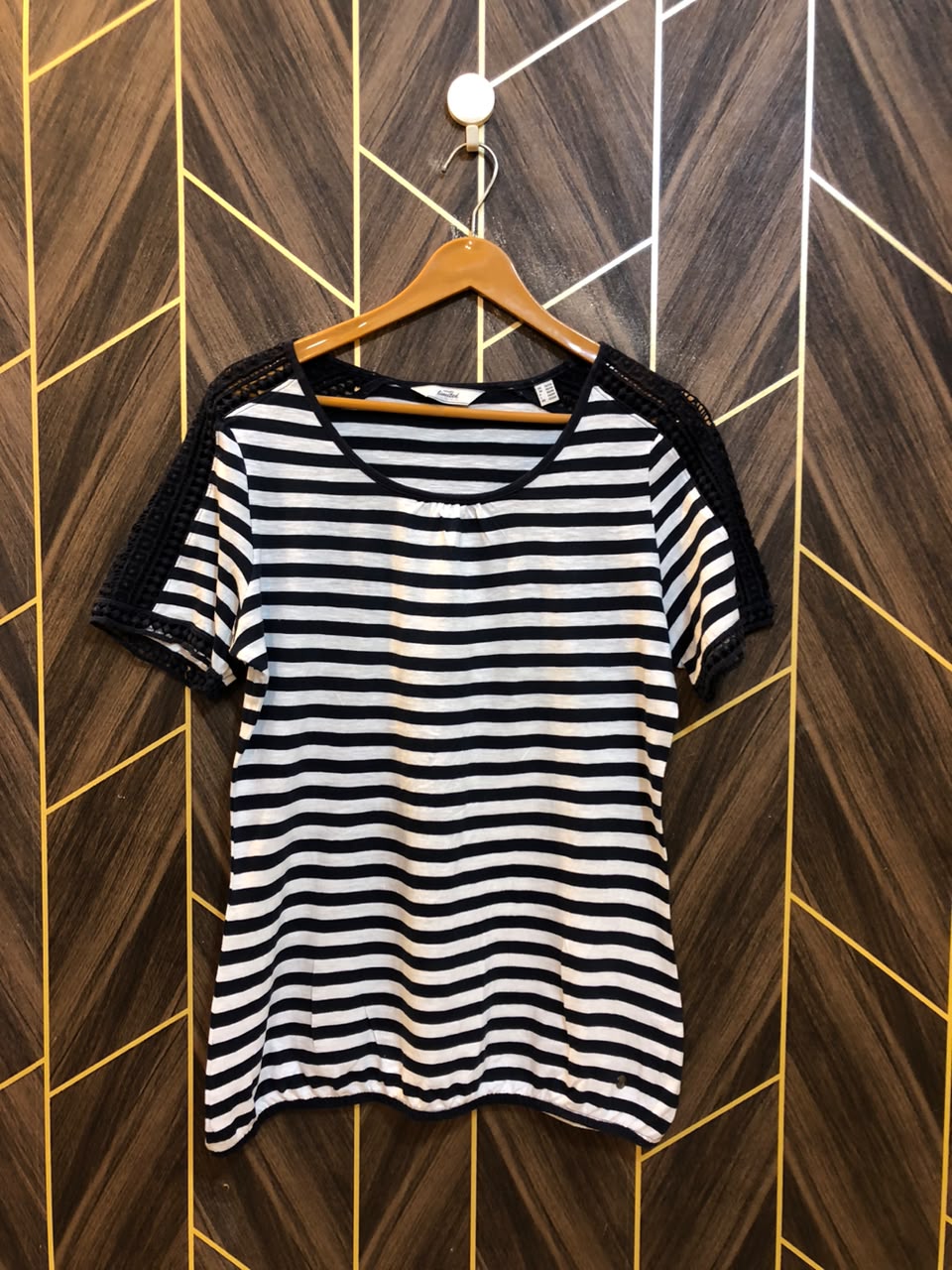 T-Shirt Jersey Medium to Large Size Length 26