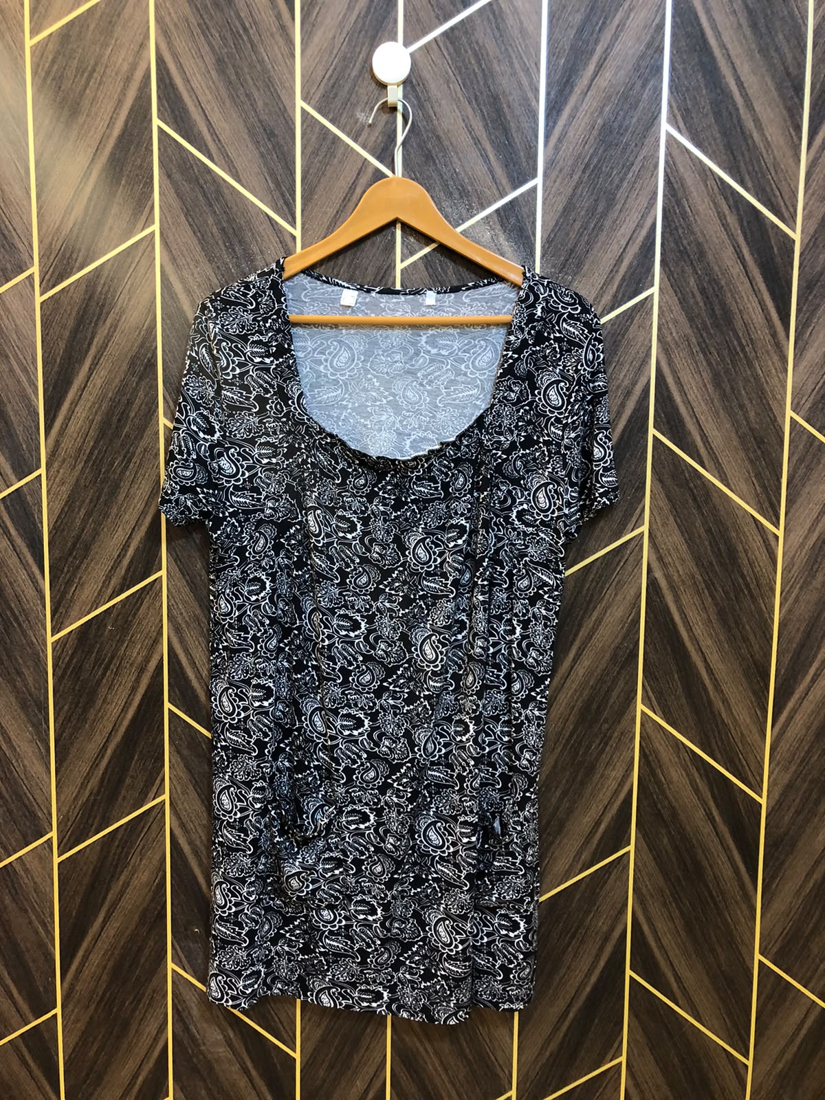 T-Shirt Jersey Medium to Large Size Length 33