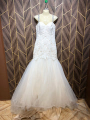 Beautiful Bridal Dress Size Large Long Tail See in pic & Video