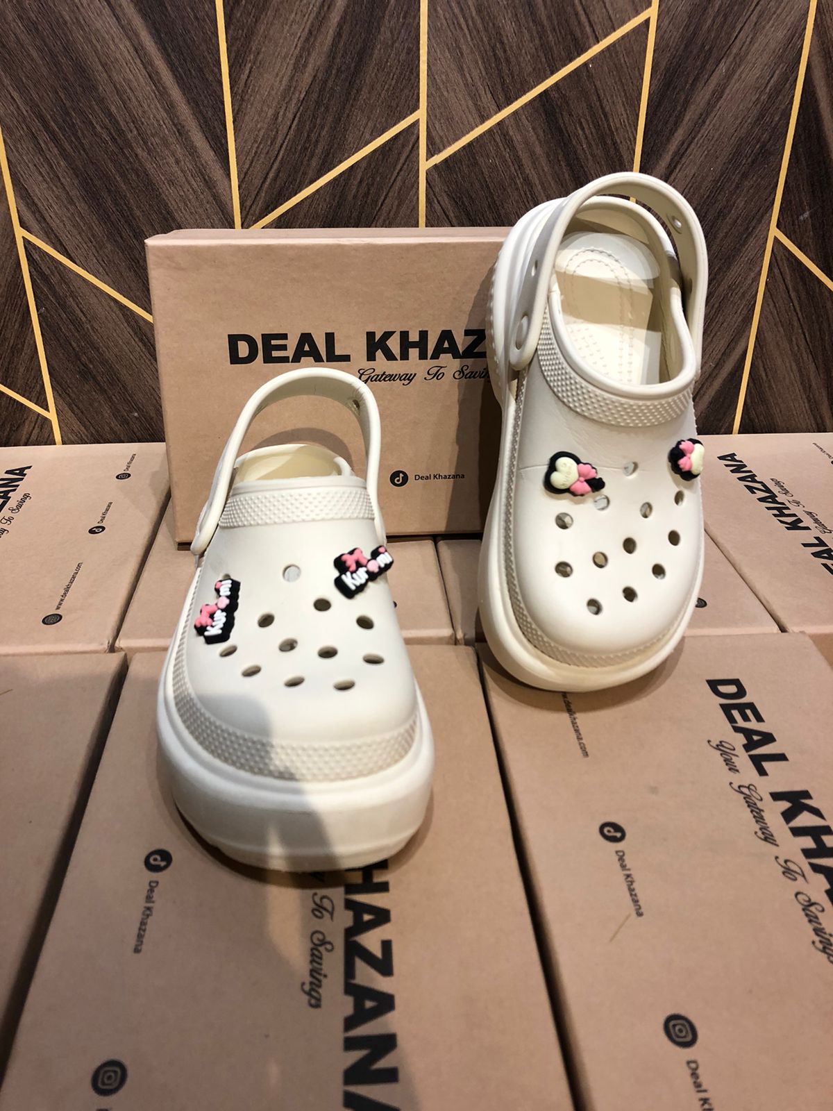 Women Comfortable Crocs Size 5