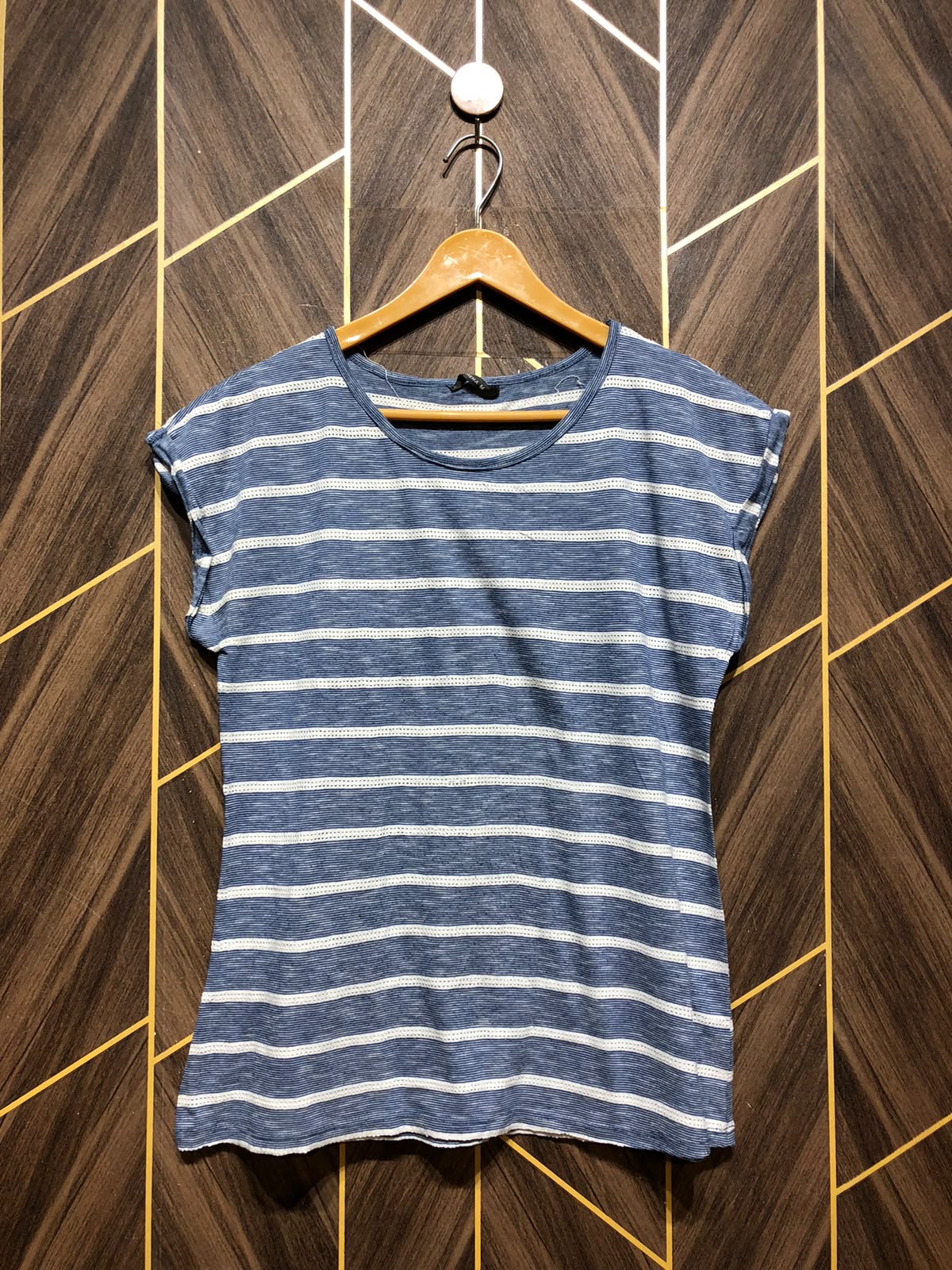 T-Shirt Jersey Medium to Large Size Length 24
