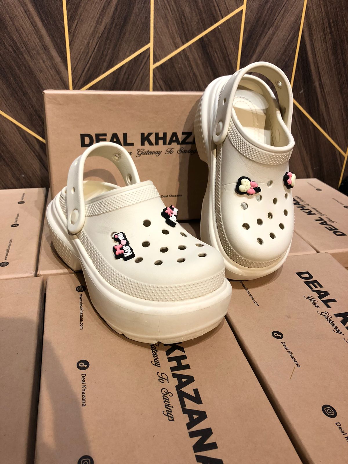 Women Comfortable Crocs Size 5