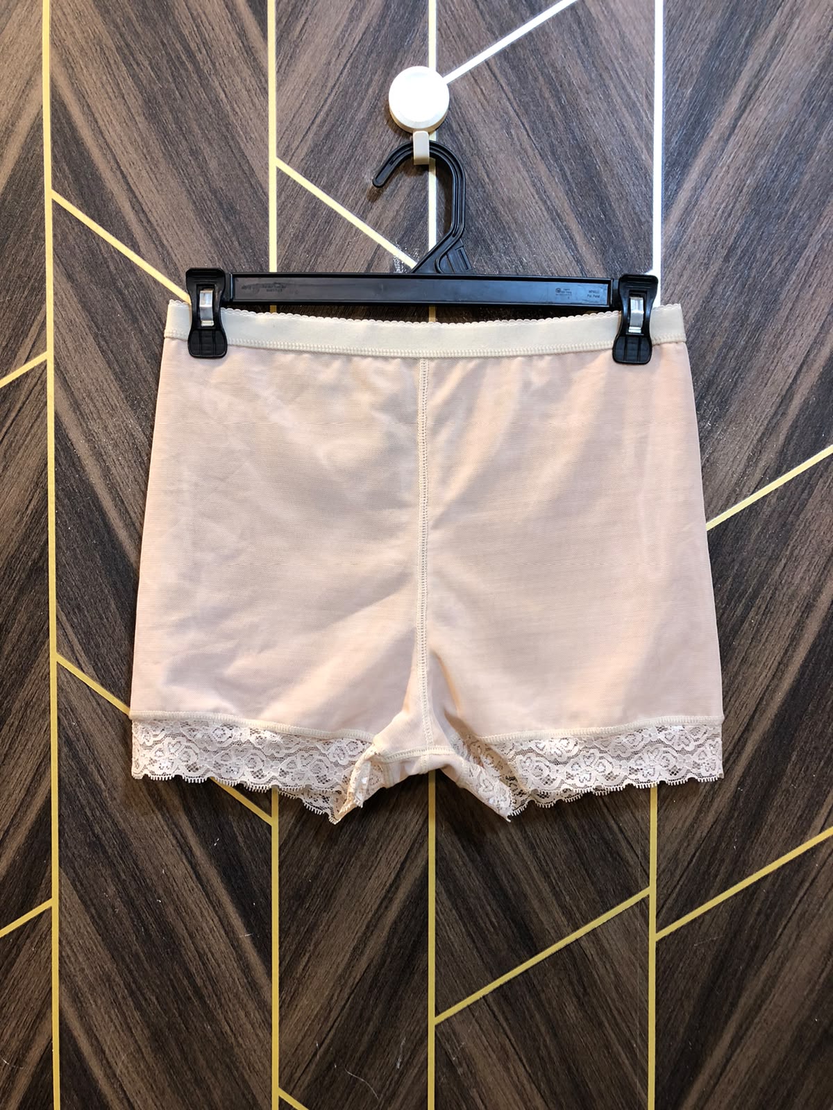 Women Mini Shorts Gym Wear Small | Size Waist 28 back foam