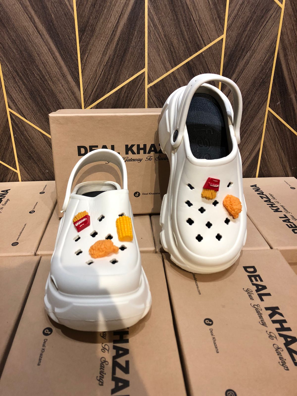 Women Comfortable Crocs Size 5