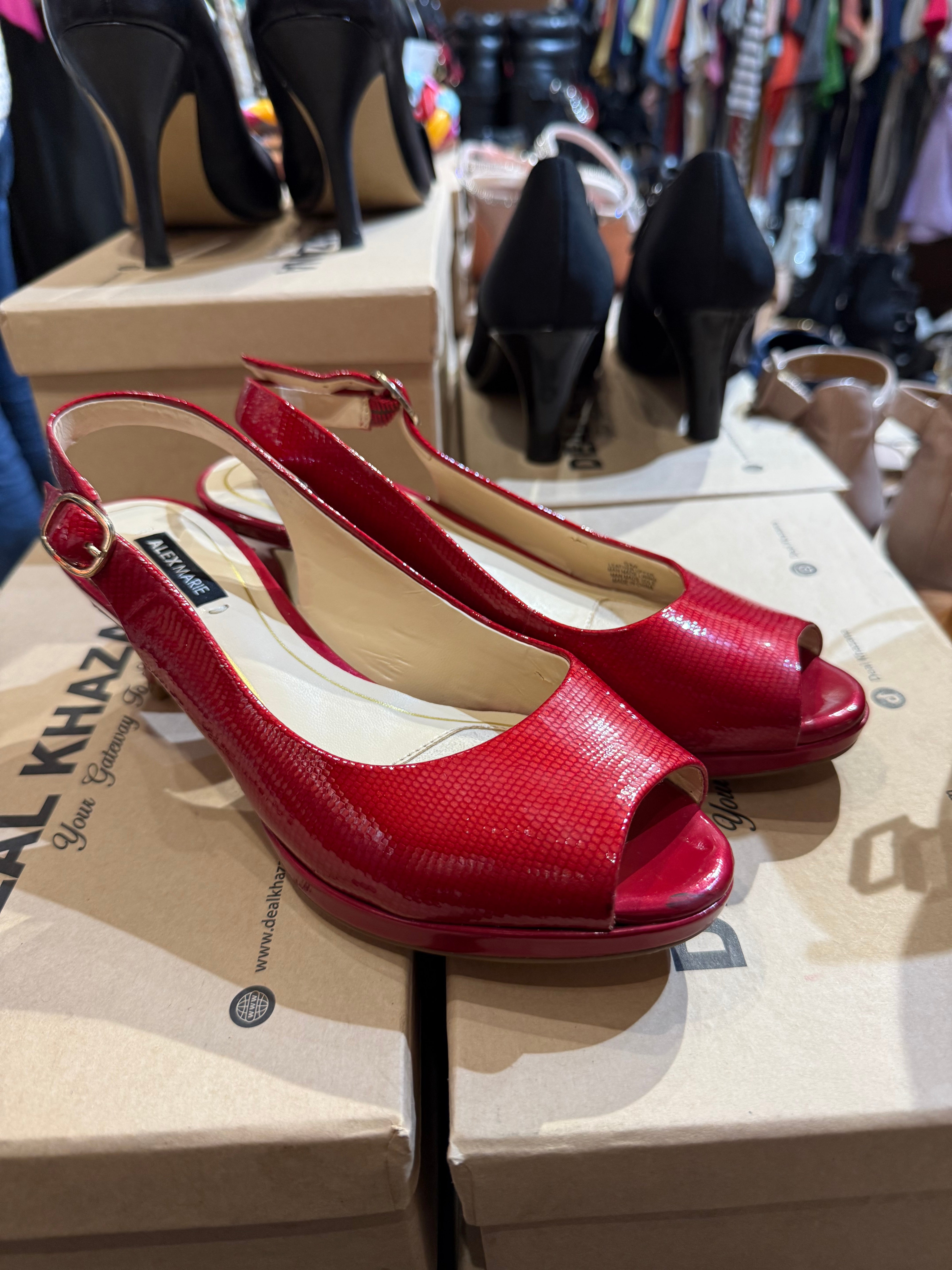 Red Heel Size 5 num Seen in pic