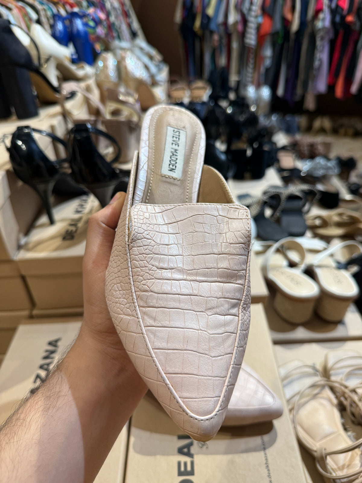 Beautiful Pump Size 37/7 Minor Stain see in pic