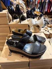 Sandle Heighted Size 37/7 Minor damage see in pic