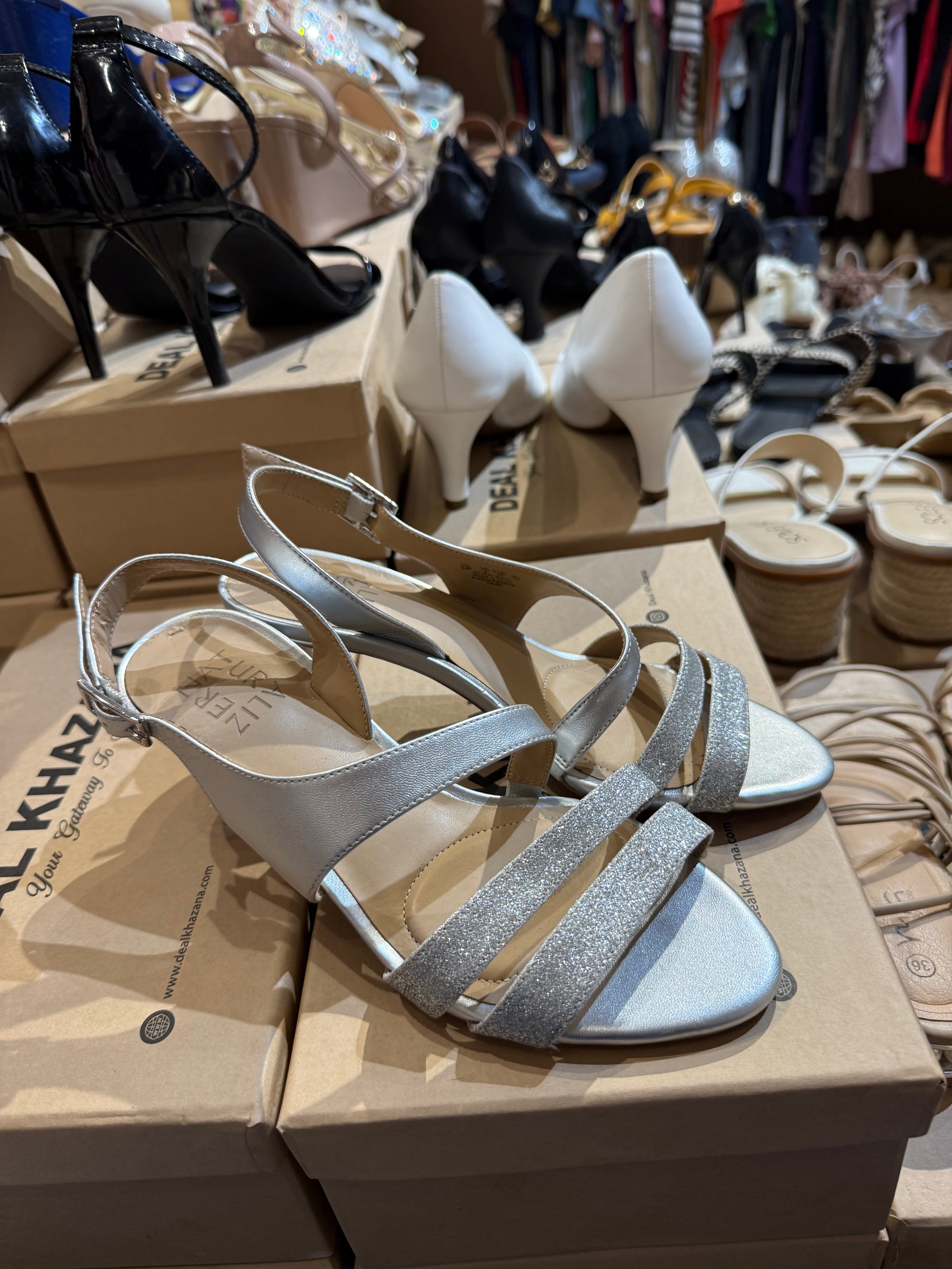 Heel Size 36/6 Minor damage see in pic