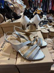 Heel Size 36/6 Minor damage see in pic