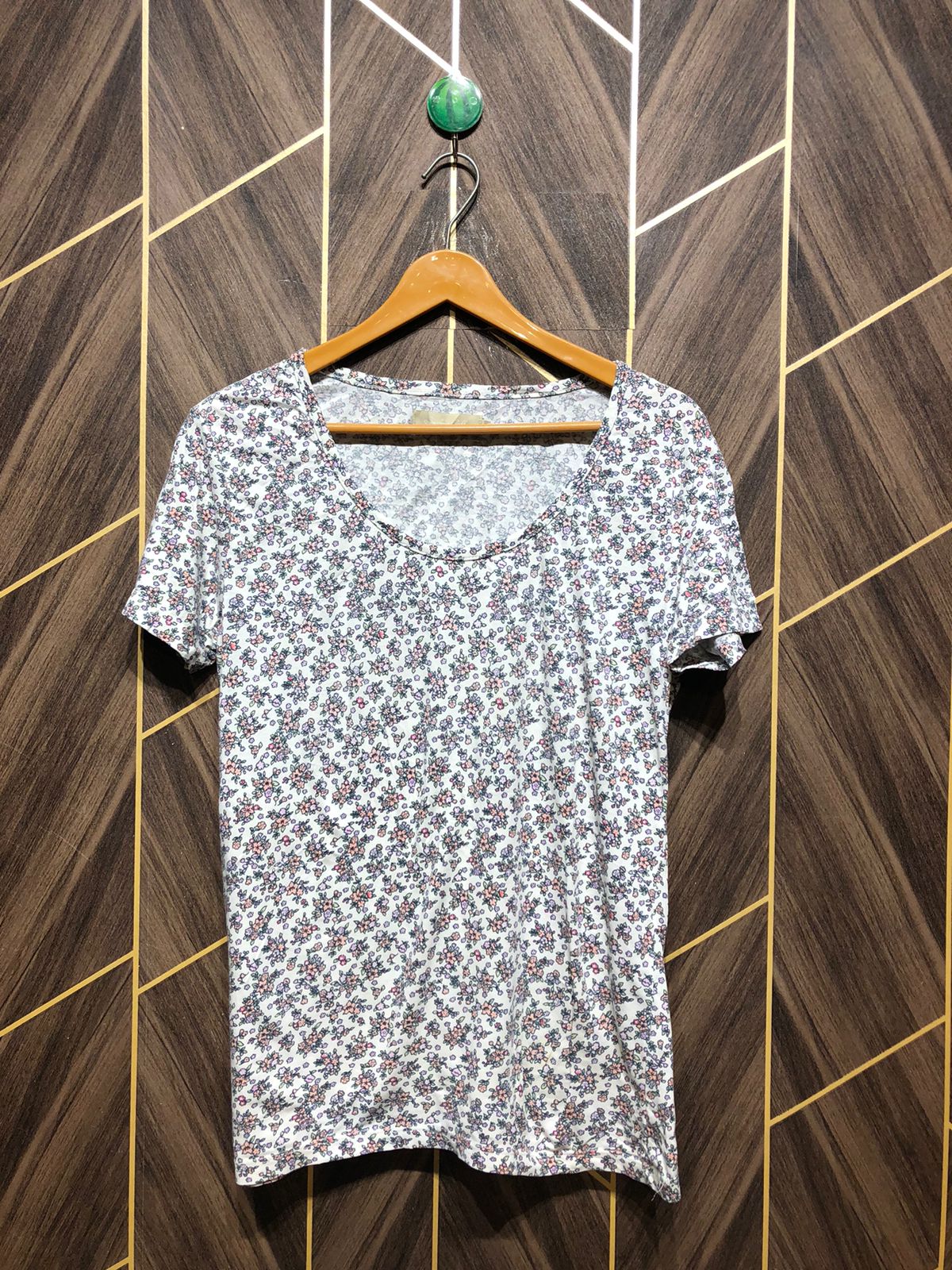 T-Shirt Jersey Small  to medium Size Length 27