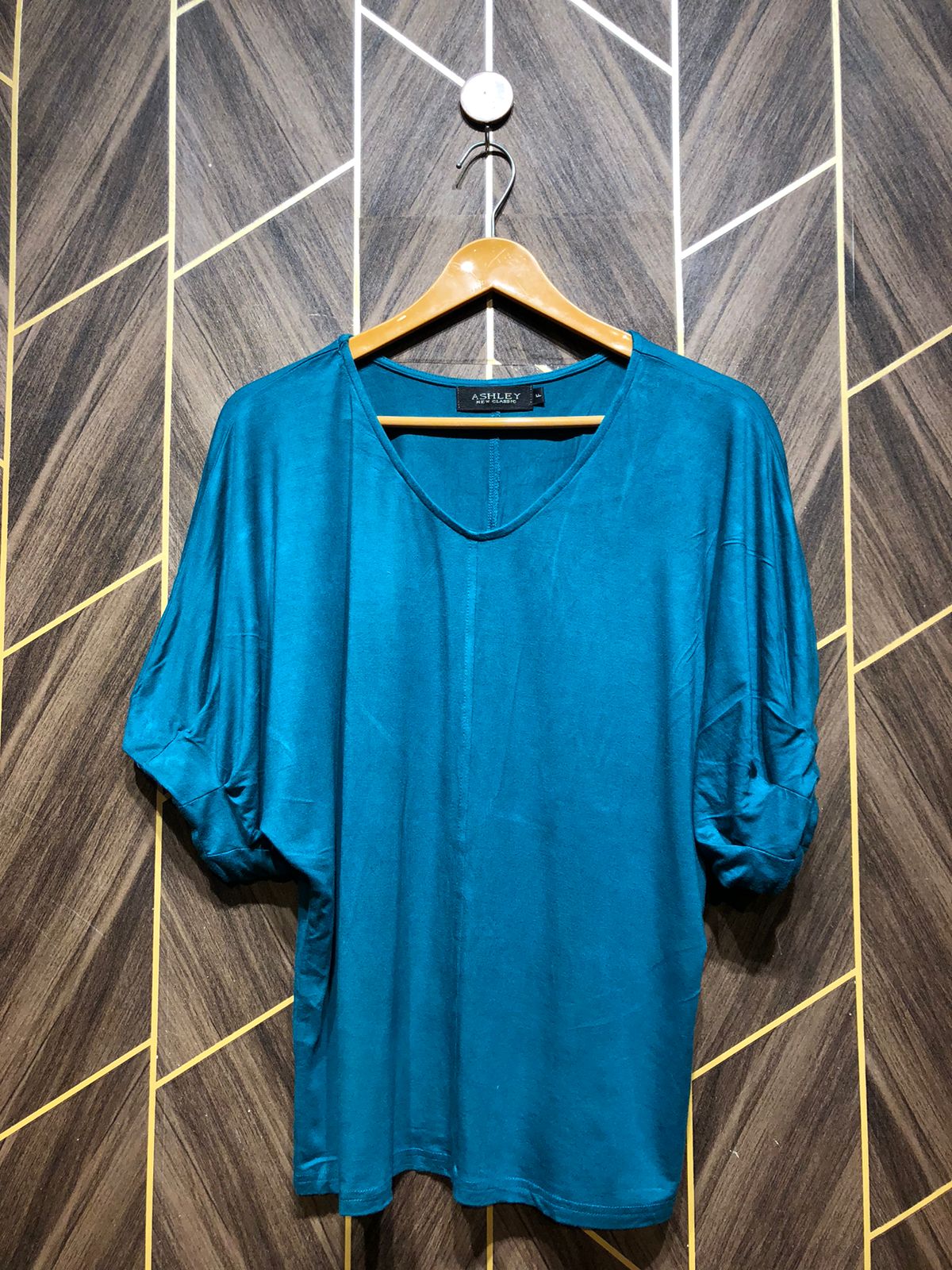 T-Shirt Jersey  baggy Medium to Large Size Length 25