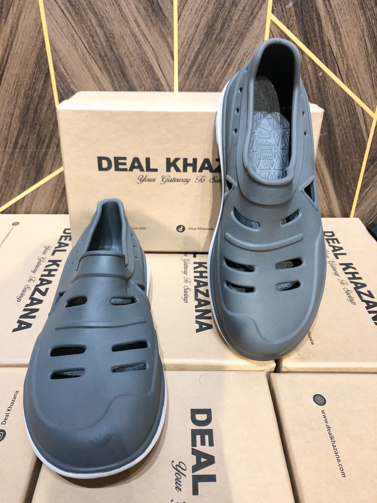 Women Comfortable Crocs shoes  Size 9