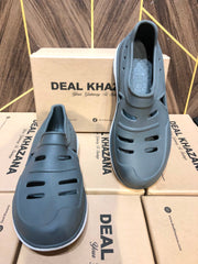 Women Comfortable Crocs shoes  Size 9