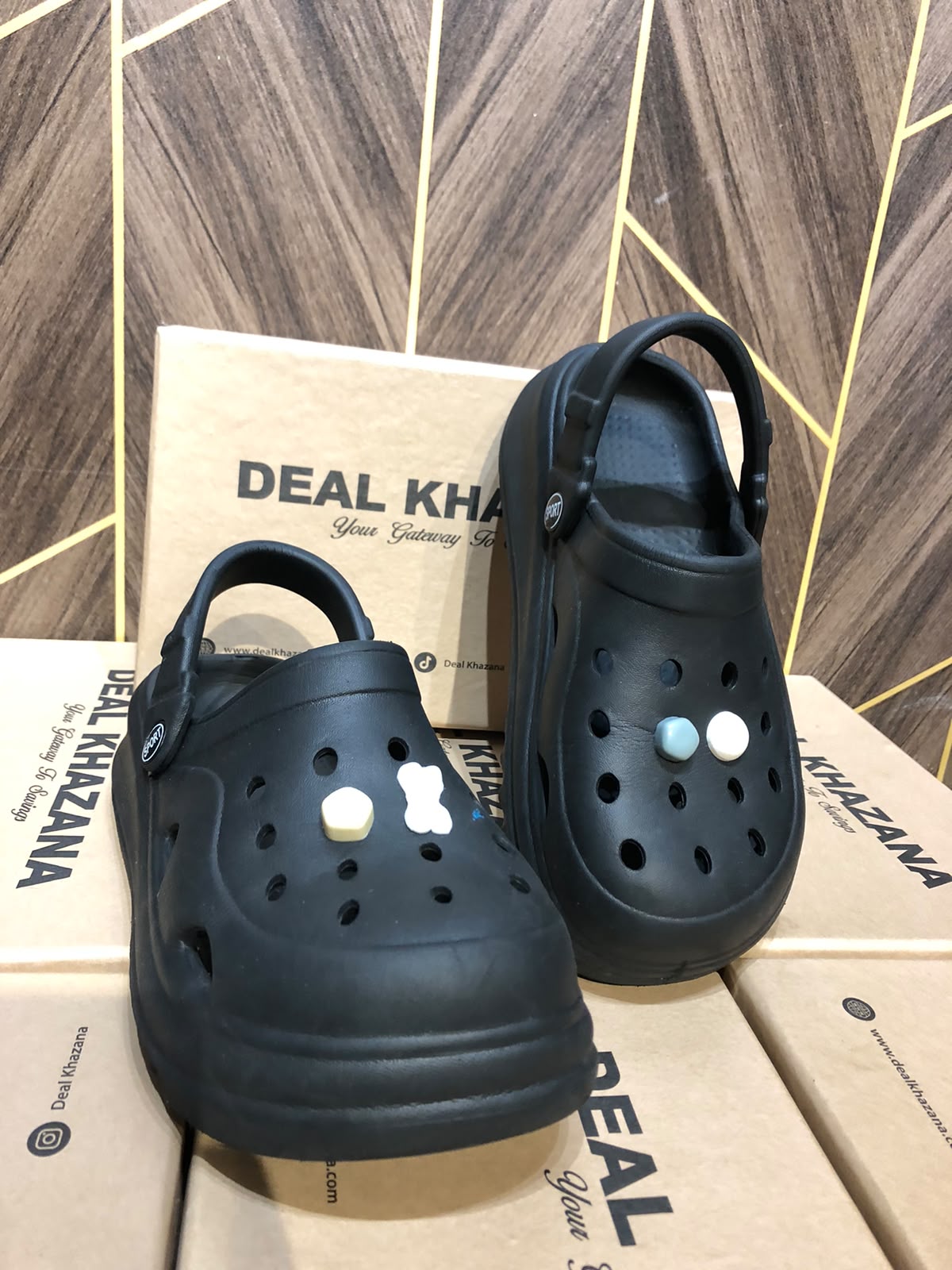 Women Comfortable Crocs Size 7