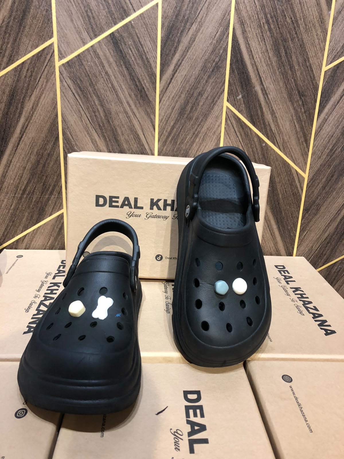 Women Comfortable Crocs Size 7