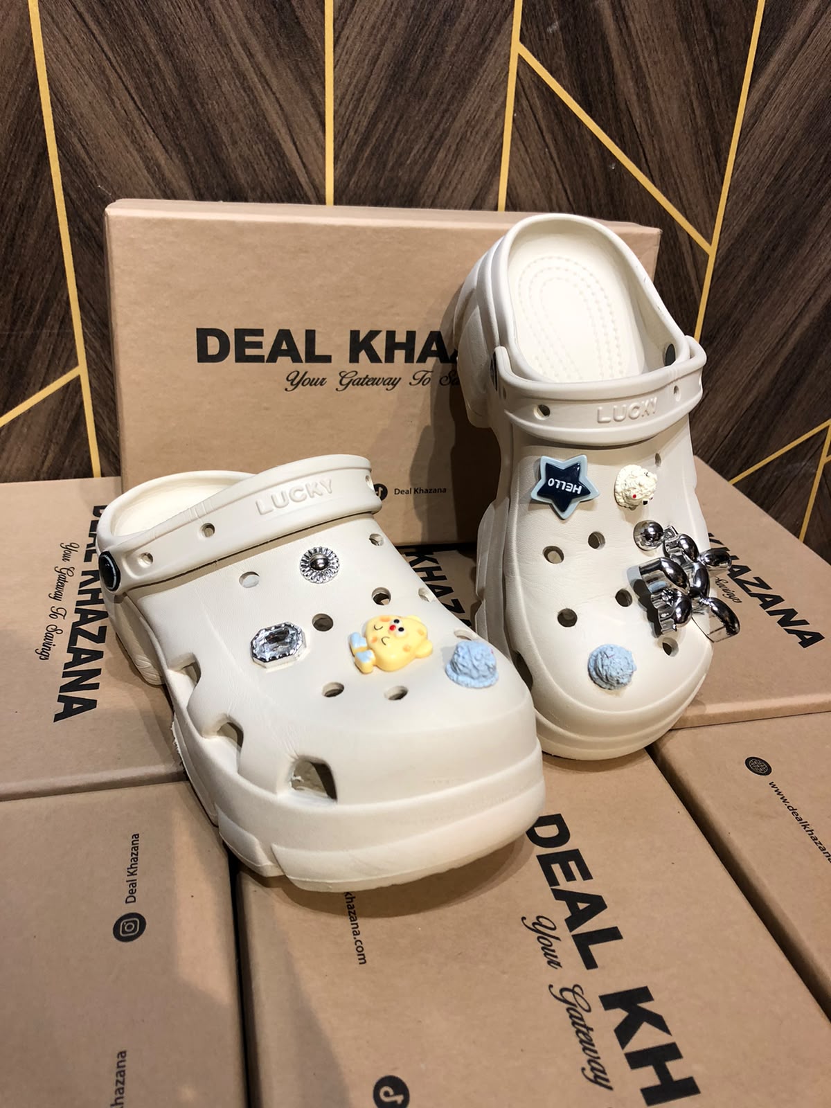 Women Comfortable Crocs Size 6