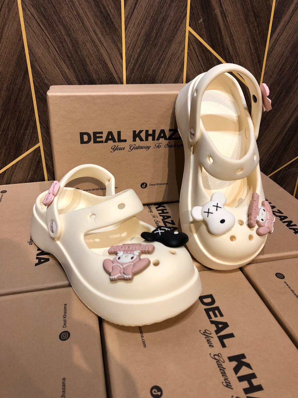 Women Comfortable Crocs Size 8