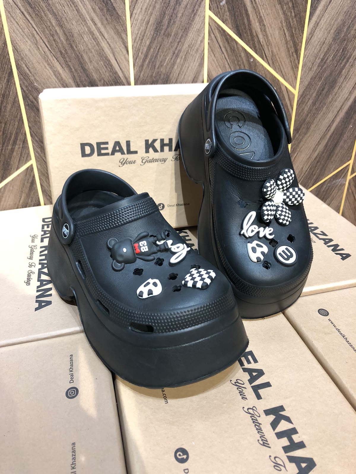 Women Comfortable Crocs Size 5
