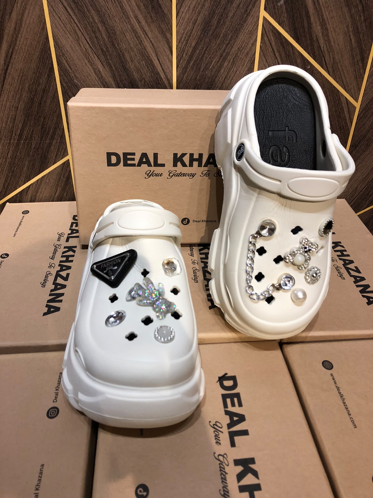 Women Comfortable Crocs Size 6